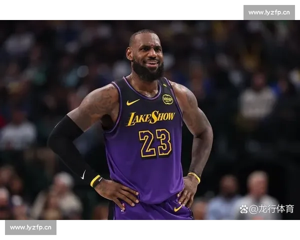 NBA最新动态：詹姆斯伤情更新与新赛季球队阵容分析